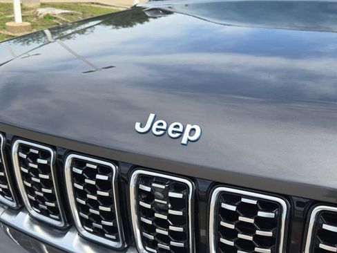 Used 2022 Jeep Grand Cherokee Summit w/ Advanced Protech Group IV AWD/4WD image 13