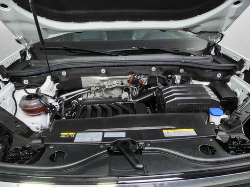 Certified 2023 Volkswagen Atlas Cross Sport SE FWD image 32