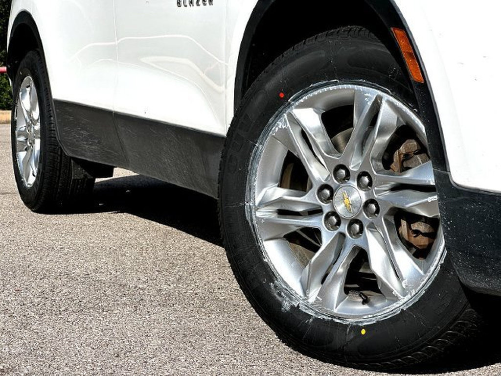 Used 2019 Chevrolet Blazer LT FWD image 2