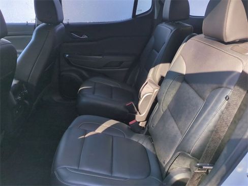 Used 2022 GMC Acadia SLT w/ Technology Package image 14