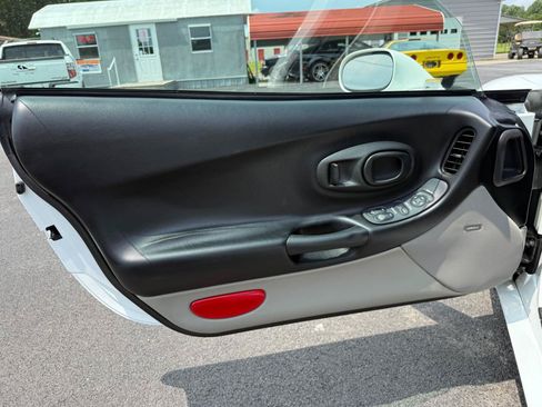 Used 1998 Chevrolet Corvette Coupe RWD image 31