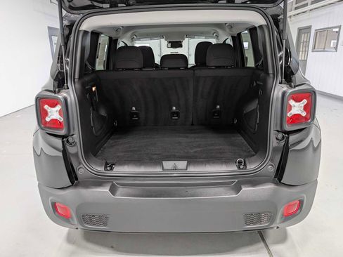 Used 2023 Jeep Renegade Latitude w/ Premium Group image 41