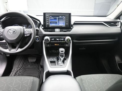 Used 2022 Toyota RAV4 XLE image 9