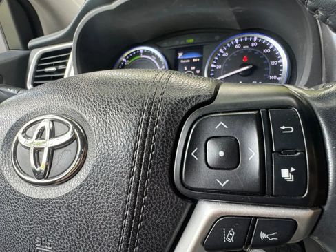 Used 2017 Toyota Highlander XLE AWD/4WD image 20