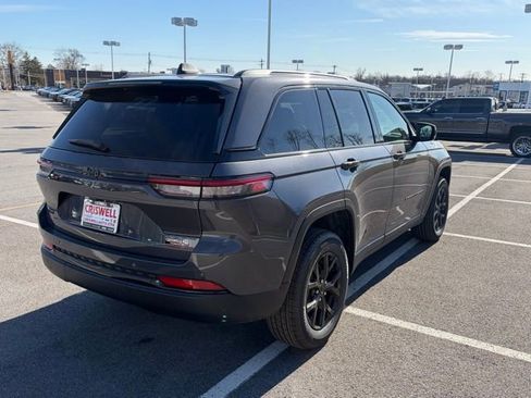 New 2025 Jeep Grand Cherokee Altitude image 8