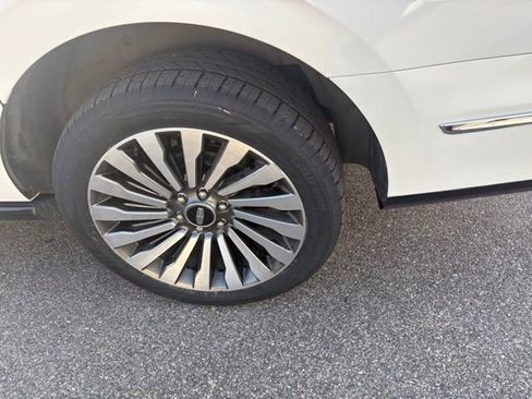 Used 2021 Lincoln Navigator L Reserve w/ Luxury Package image 10