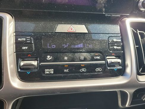 Used 2023 Kia Sorento EX AWD/4WD image 23