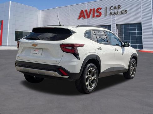 Used 2025 Chevrolet Trax LT w/ LT Convenience Package FWD image 6