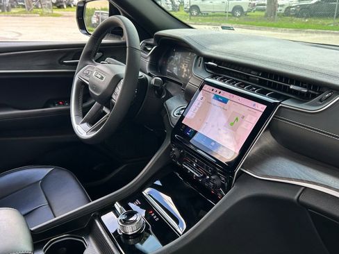 Certified 2024 Jeep Grand Cherokee Limited w/ Black Appearance Package image 35