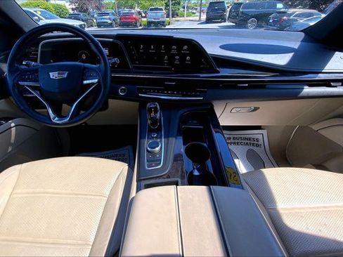 Used 2021 Cadillac Escalade Premium Luxury AWD/4WD image 15