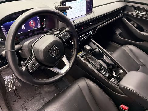 Used 2023 Honda Accord Touring image 7