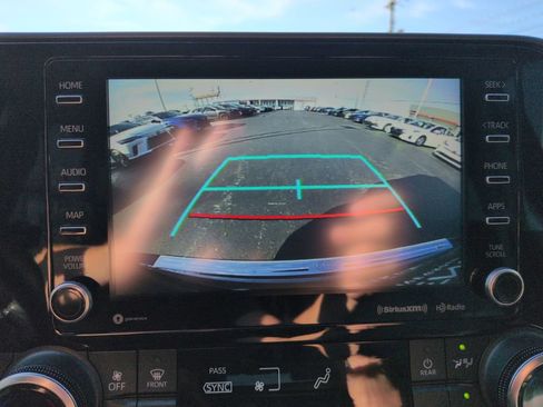 Used 2022 Toyota Highlander XLE FWD image 20