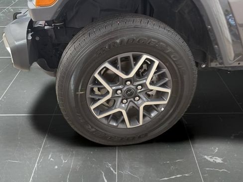 Used 2025 Jeep Wrangler Unlimited Sahara AWD/4WD image 22