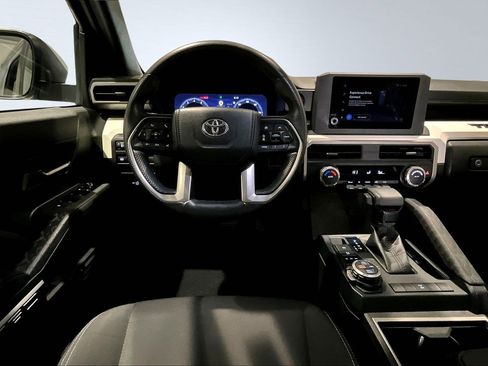 Used 2024 Toyota Tacoma TRD Off-Road image 9