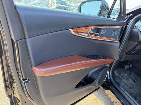 Used 2017 Lincoln MKX Reserve w/ Driver Assistance Package image 23