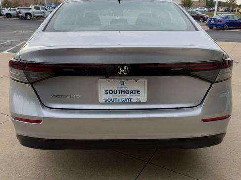 Used 2025 Honda Accord SE image 4