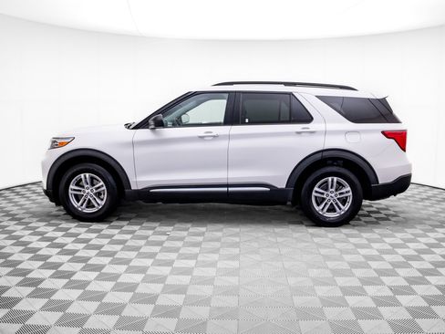 Used 2020 Ford Explorer XLT w/ Equipment Group 202A AWD/4WD image 2