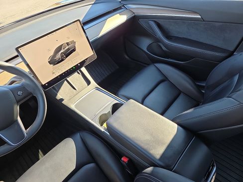 Used 2023 Tesla Model 3 Standard Range image 12