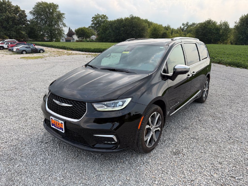 Used 2024 Chrysler Pacifica Pinnacle AWD/4WD image 31