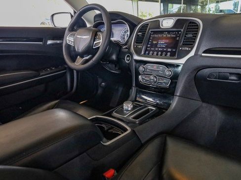 Used 2023 Chrysler 300 Touring L image 34