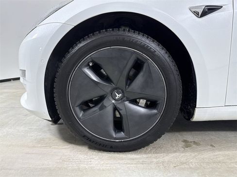Used 2018 Tesla Model 3 Long Range image 13