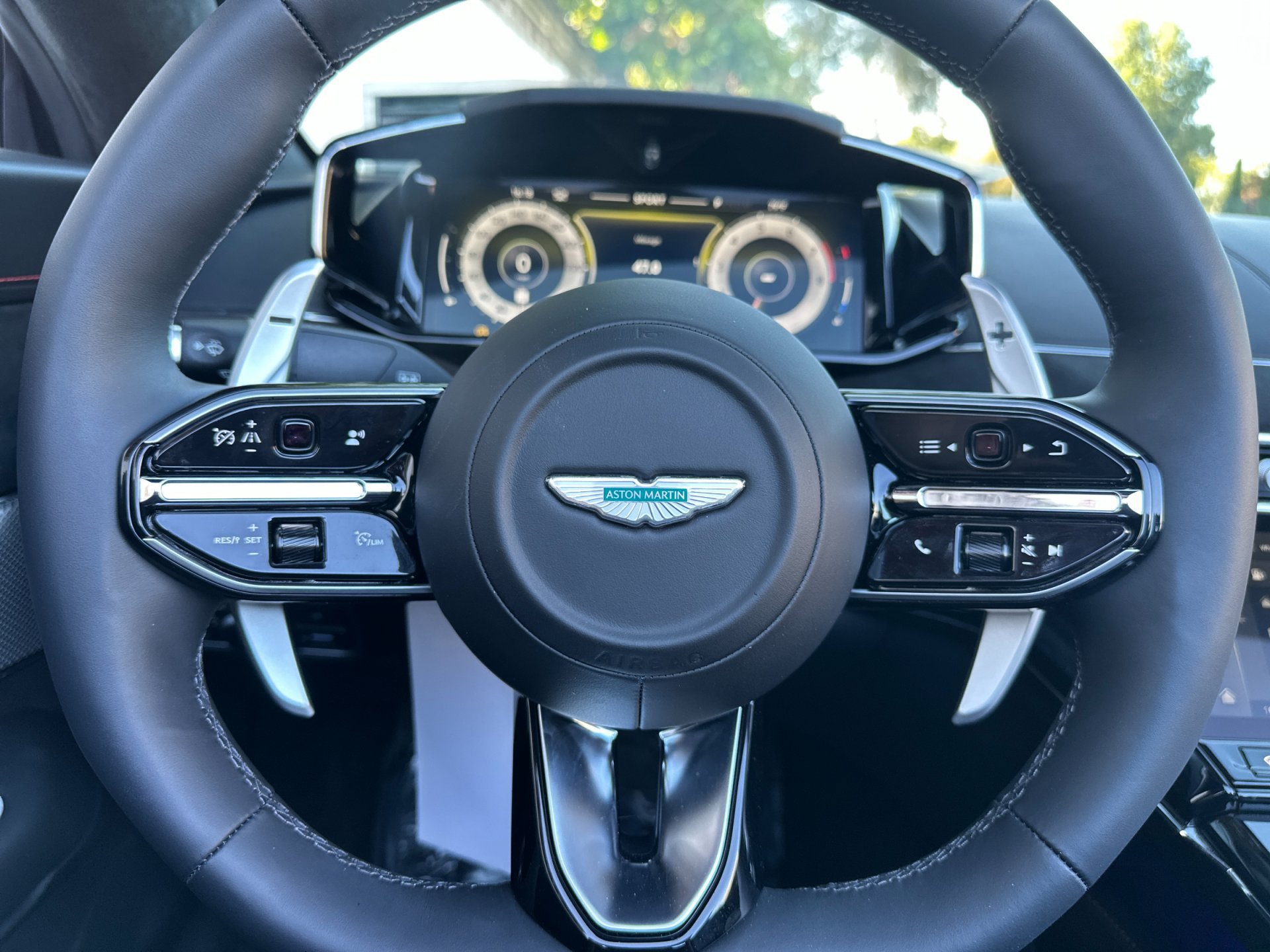 Used 2026 Aston Martin V8 Vantage Coupe RWD image 11