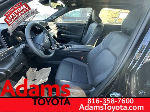 New 2025 Toyota Crown Signia Limited image 5