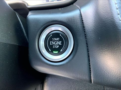 Used 2023 Chevrolet Suburban LT image 32