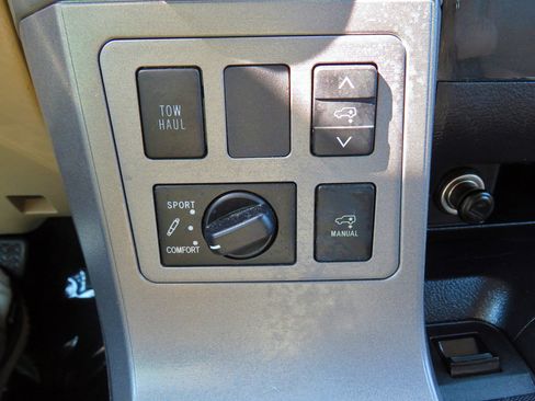 Used 2016 Toyota Sequoia Platinum image 28