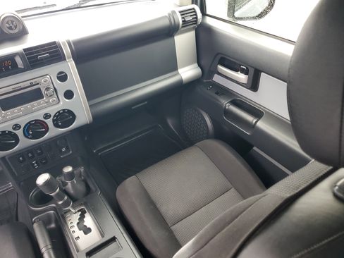 Used 2014 Toyota FJ Cruiser 4WD w/ Upgrade Package image 14