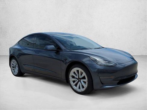 Used 2022 Tesla Model 3 Standard Range RWD image 3