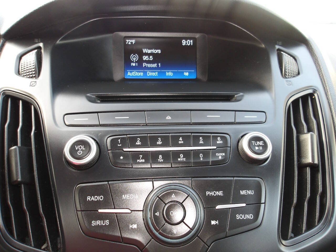 Used 2015 Ford Focus SE w/ SE Sport Package FWD image 13