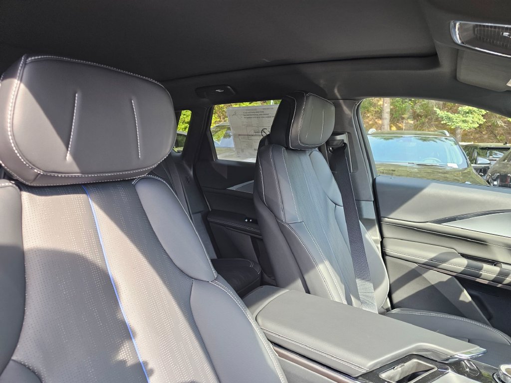 New 2027 Cadillac Lyriq Luxury AWD/4WD image 11