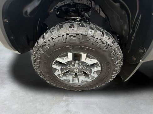 Used 2020 Toyota Tacoma TRD Off-Road image 12