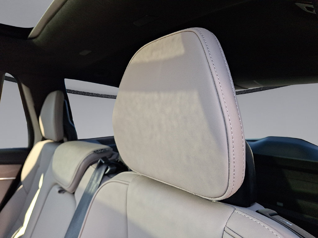 Certified 2025 Volvo XC90 B5 Core w/ Protection Package AWD/4WD image 27