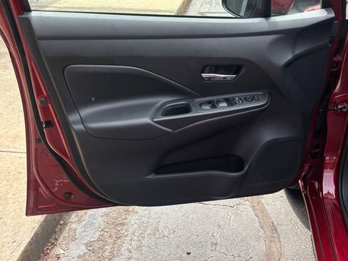 Used 2025 Nissan Versa SV FWD image 18