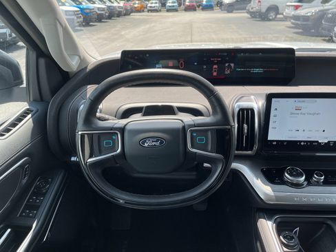 Certified 2025 Ford Expedition Platinum AWD/4WD image 16