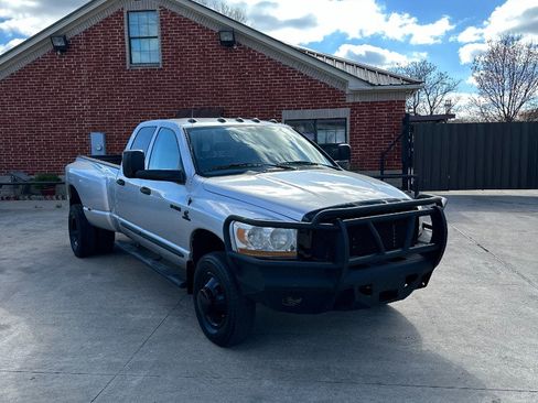 Used 2006 Dodge Ram 3500 Truck SLT image 2