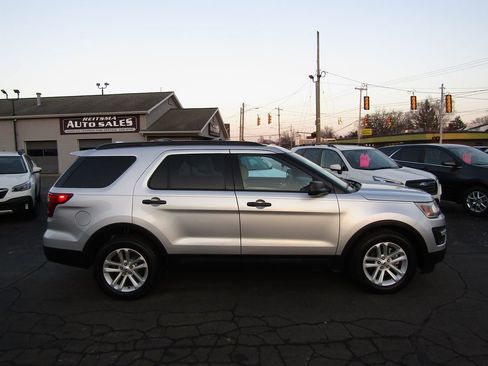 Used 2016 Ford Explorer FWD image 2