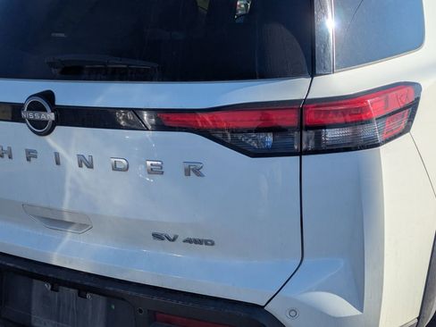 Used 2023 Nissan Pathfinder SV AWD/4WD image 5