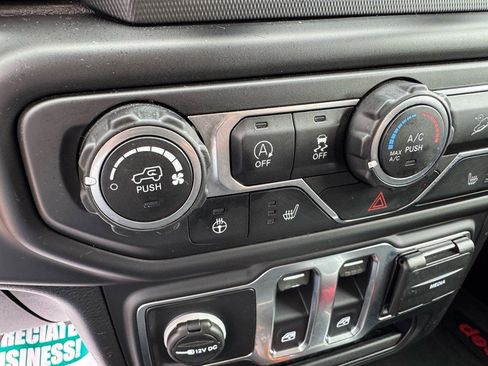 Used 2019 Jeep Wrangler Sport image 16