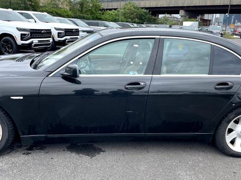 Used 2007 BMW 750i image 7