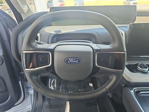 Used 2025 Ford Expedition Active AWD/4WD image 14