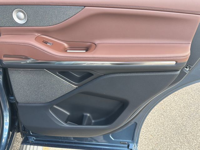 New 2027 Lincoln Navigator Reserve AWD/4WD image 17