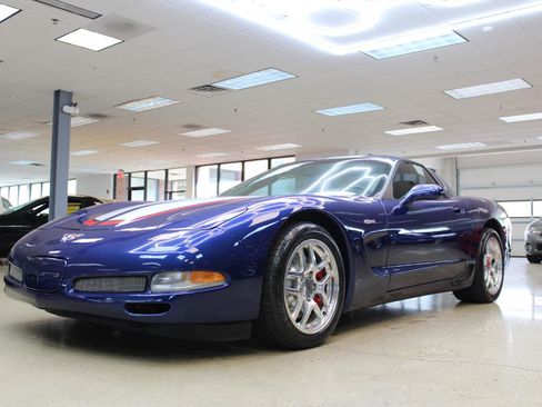 Used 2004 Chevrolet Corvette Z06 w/ Z06 Preferred Equipment Group RWD image 2