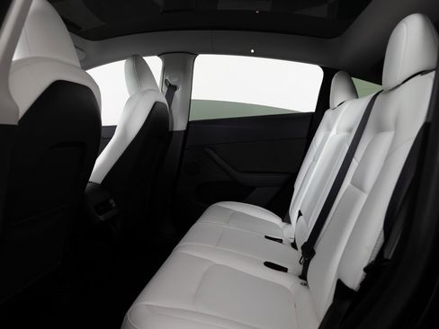 Used 2024 Tesla Model Y Performance image 17