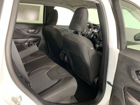 Used 2020 Jeep Cherokee Latitude w/ Cold Weather Group AWD/4WD image 33