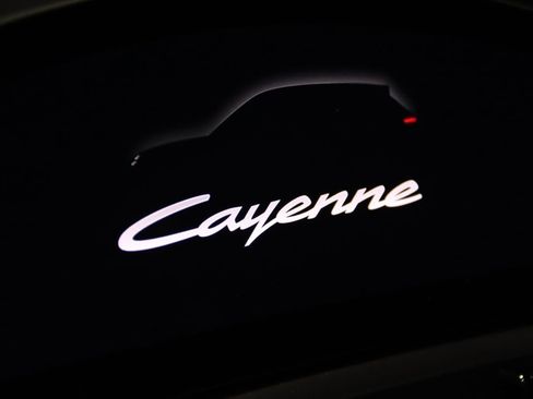 Used 2024 Porsche Cayenne image 45