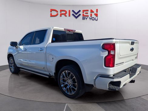 Used 2025 Chevrolet Silverado 1500 High Country image 3