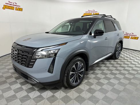 New 2026 Nissan Pathfinder Platinum FWD image 1